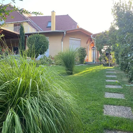 - Péter Appartement