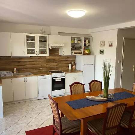 - Péter Appartement