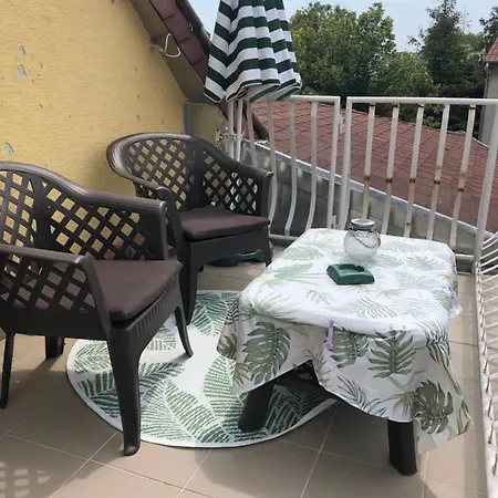 - Péter Appartement