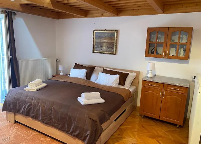 - Peter באלאטונפורד