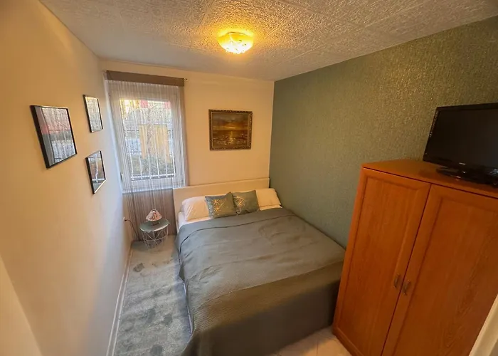 - Peter באלאטונפורד